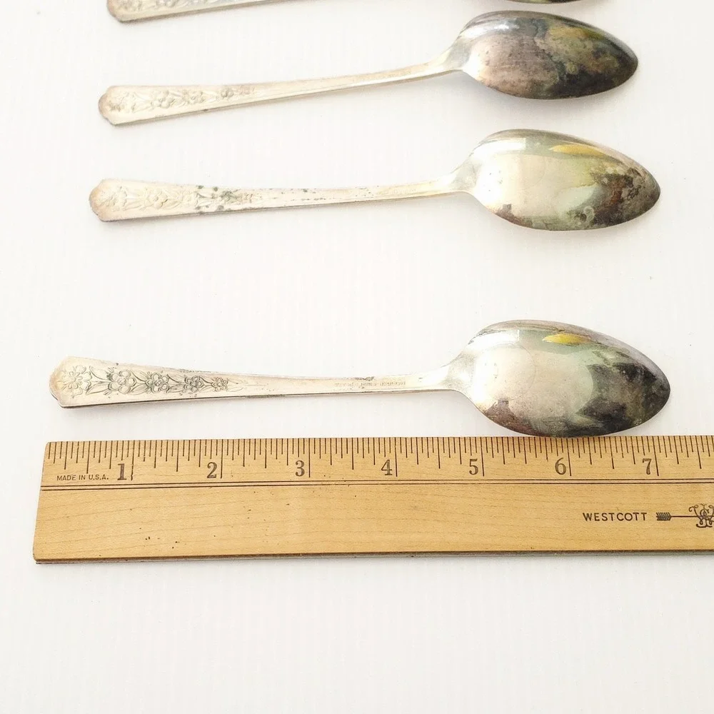 4 Meriden IS Silverplate DELIGHT Oval Soup/Place Spoons‎ 7-1/4